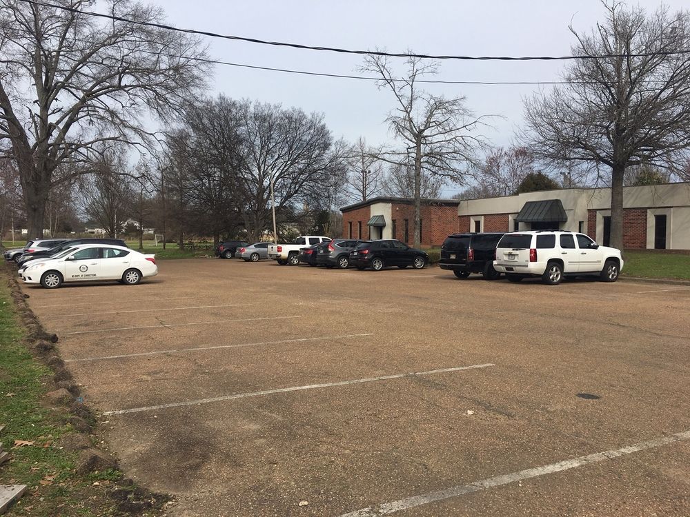 OPPORTUNITY ZONE PROPERTY - 10,975+/- SF Office Building near County Courthouse: 3390 N Liberty St, Canton, MS 39046